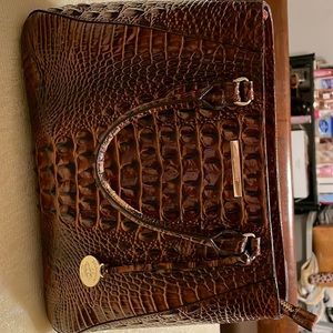 Brahman purse pecan colo Looks new barely been worn The straps are a little worn